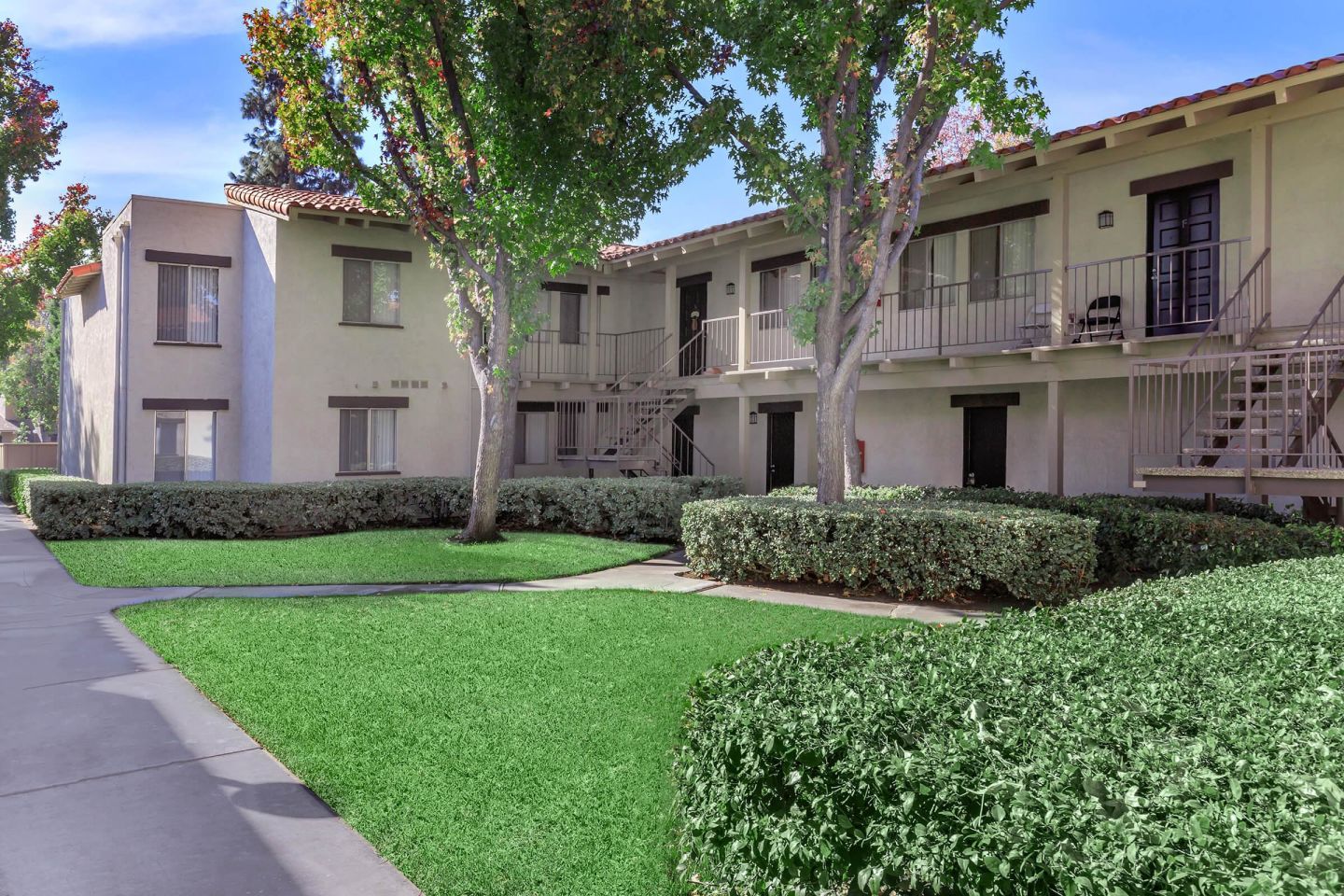 Carlyle Square Apartment Homes Image 3