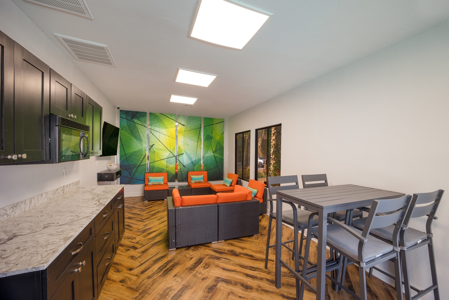 2900 Lux Apartment Homes Image 12