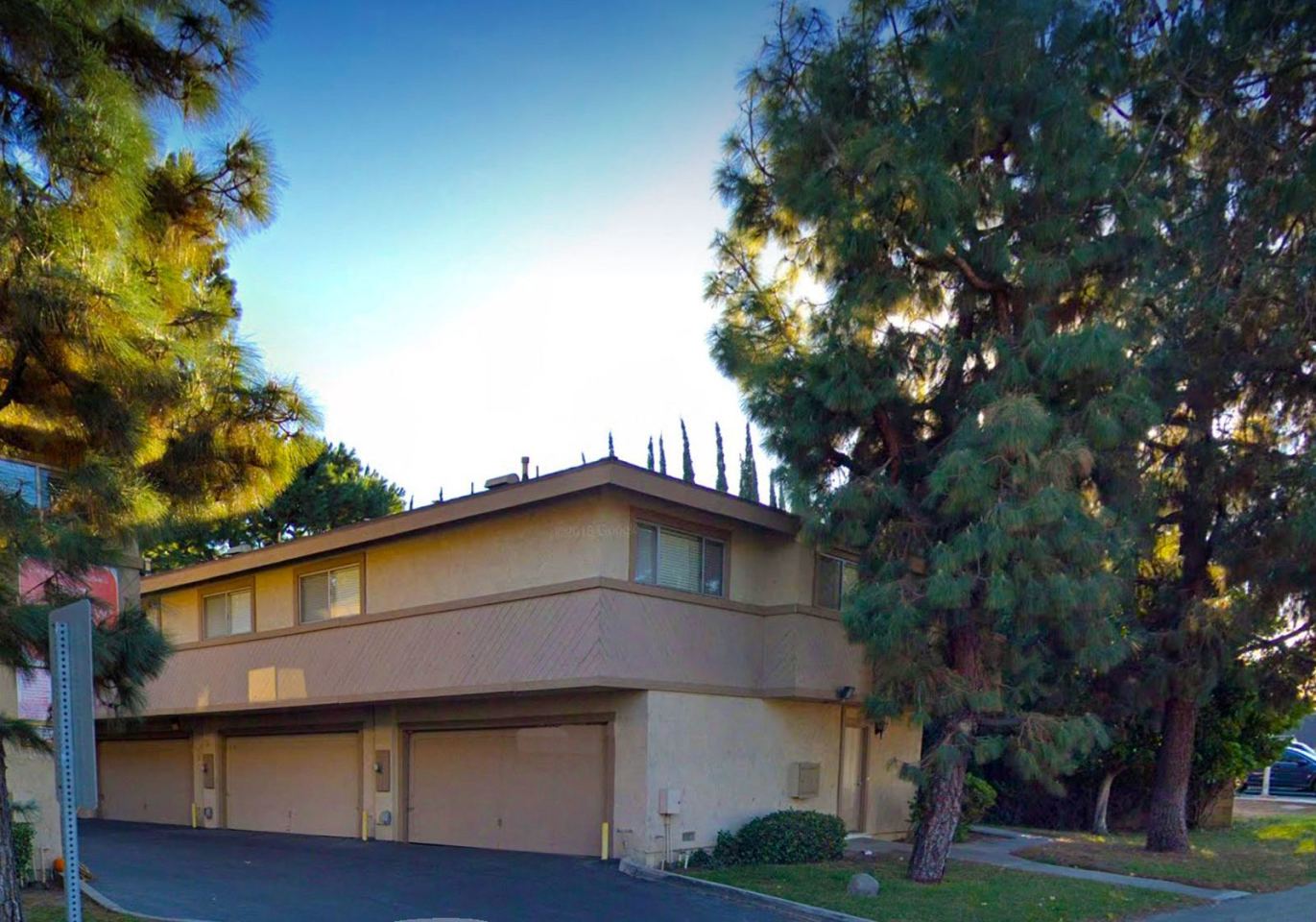 Lakeview Manor Image 2