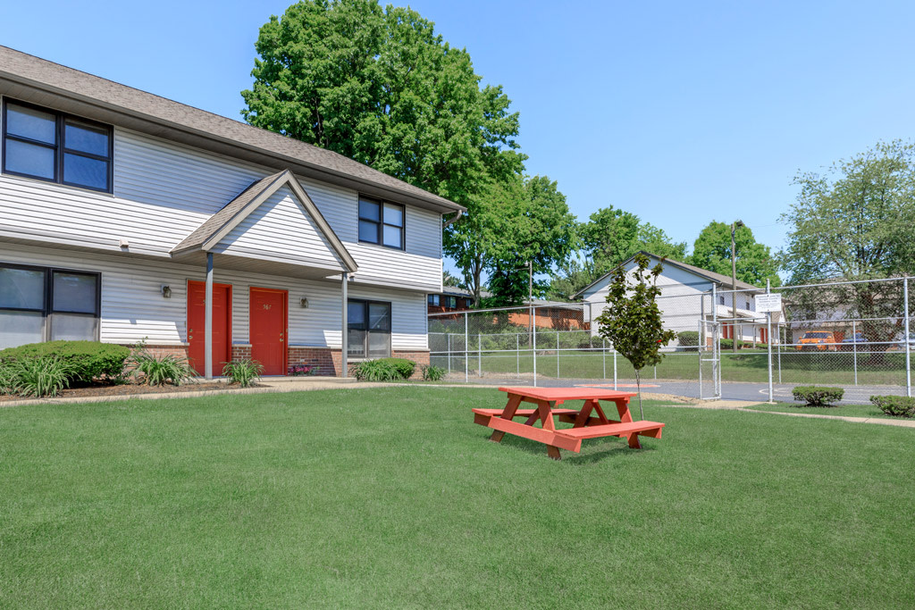 Hoosier Court Apartments Image 3