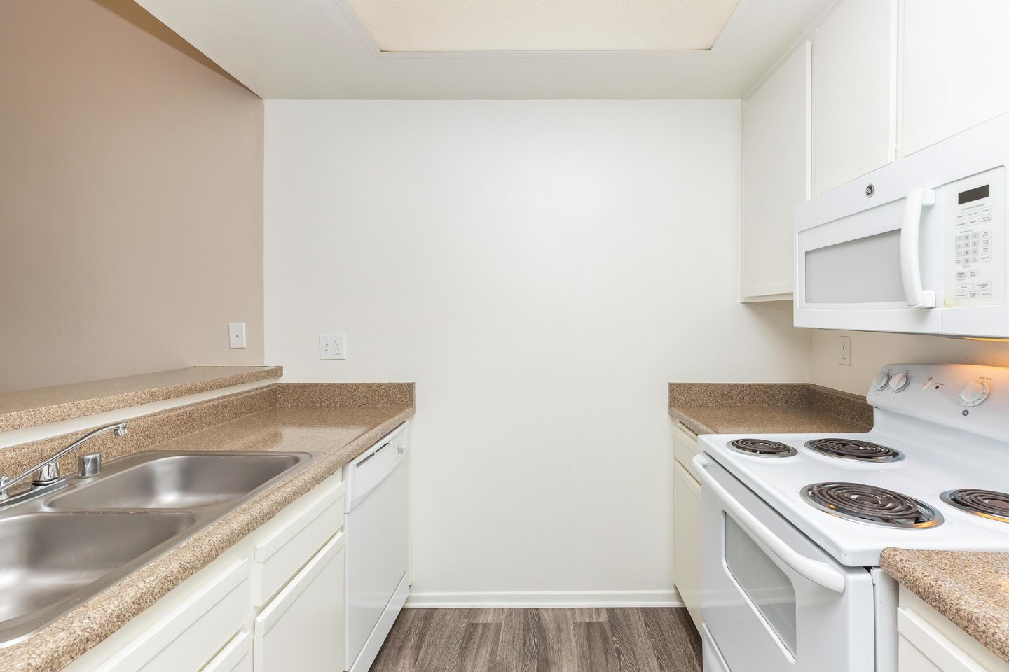 Emerald Court Apartment Homes Image 33