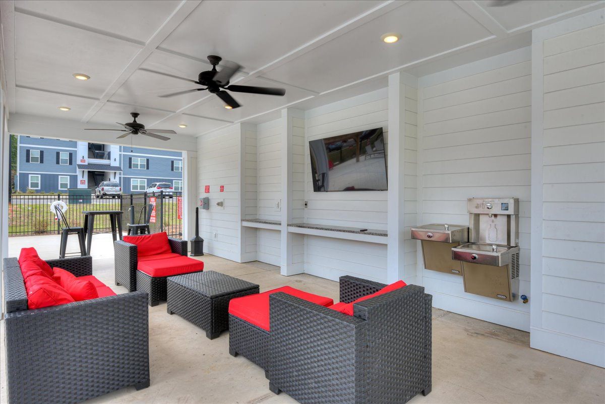 MacArthur Park Apartments Image 5