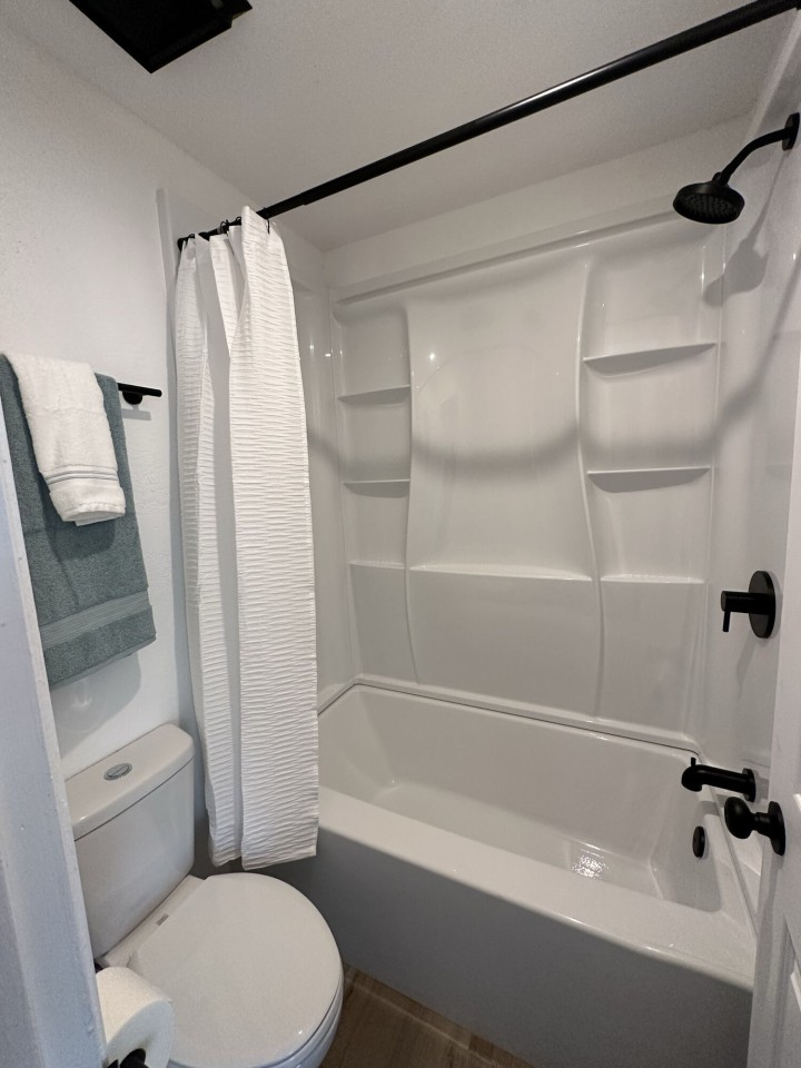 Royal Pointe Apartments Image 10