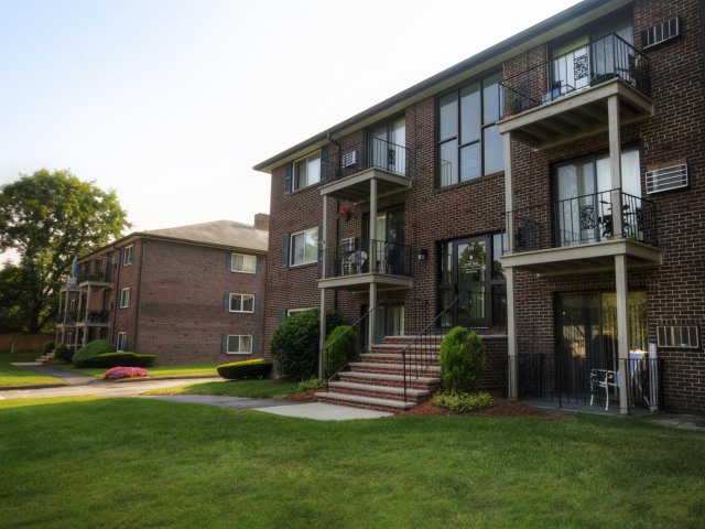 Lowell Arms Apartments Image 2