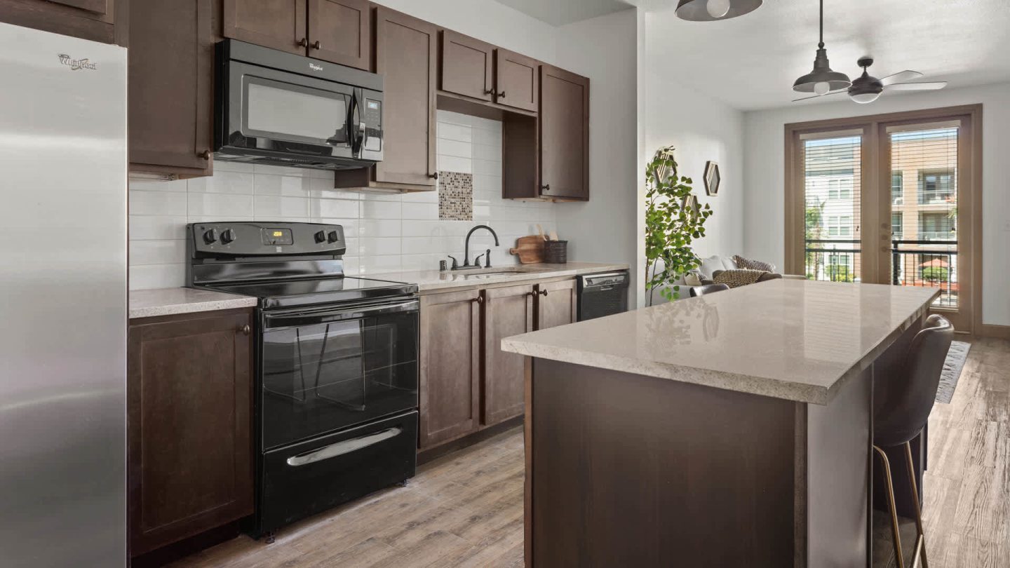 Union at Carrollton Square Apartments Image 6