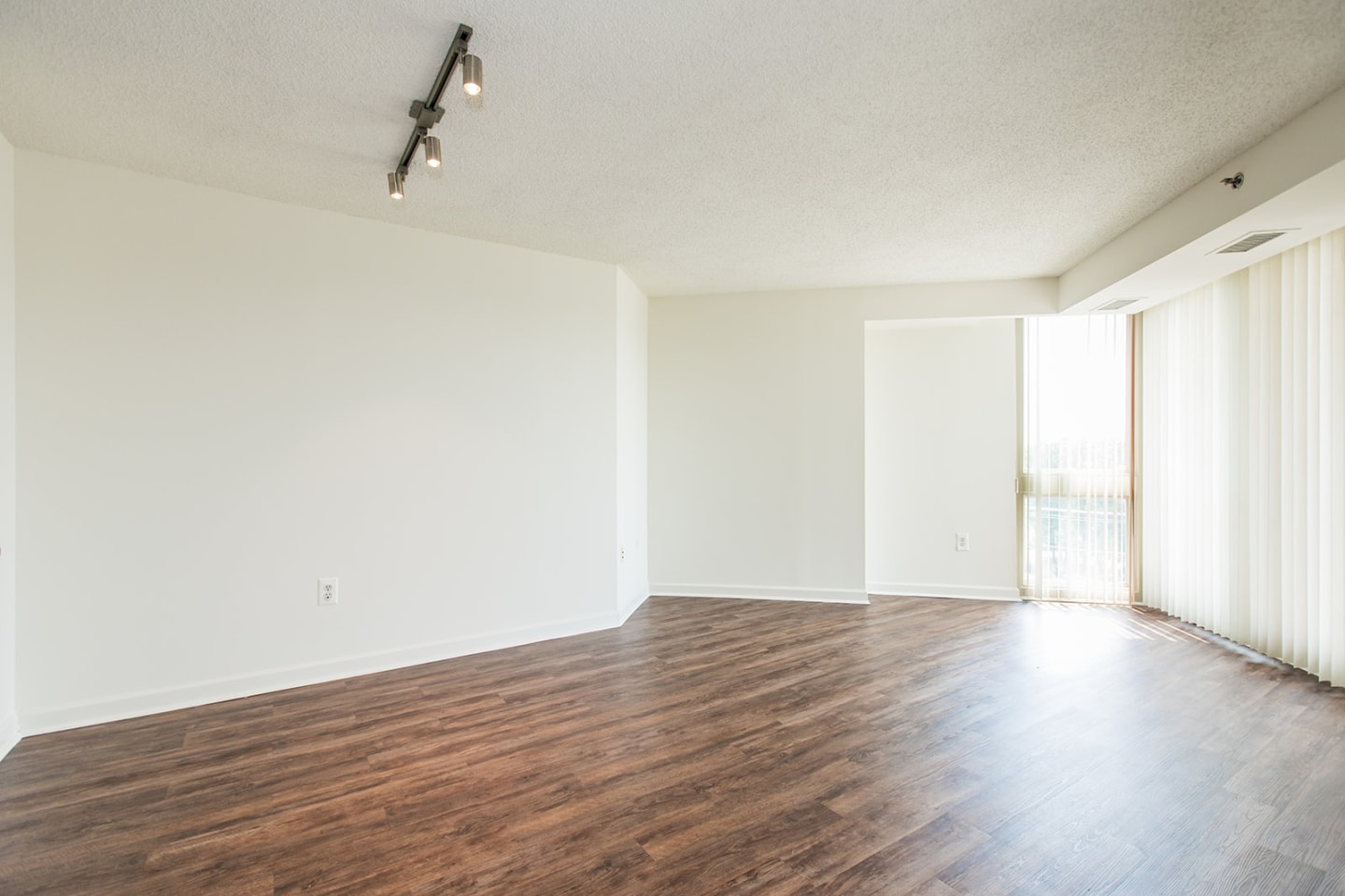 Lake Arbor Towers Image 6