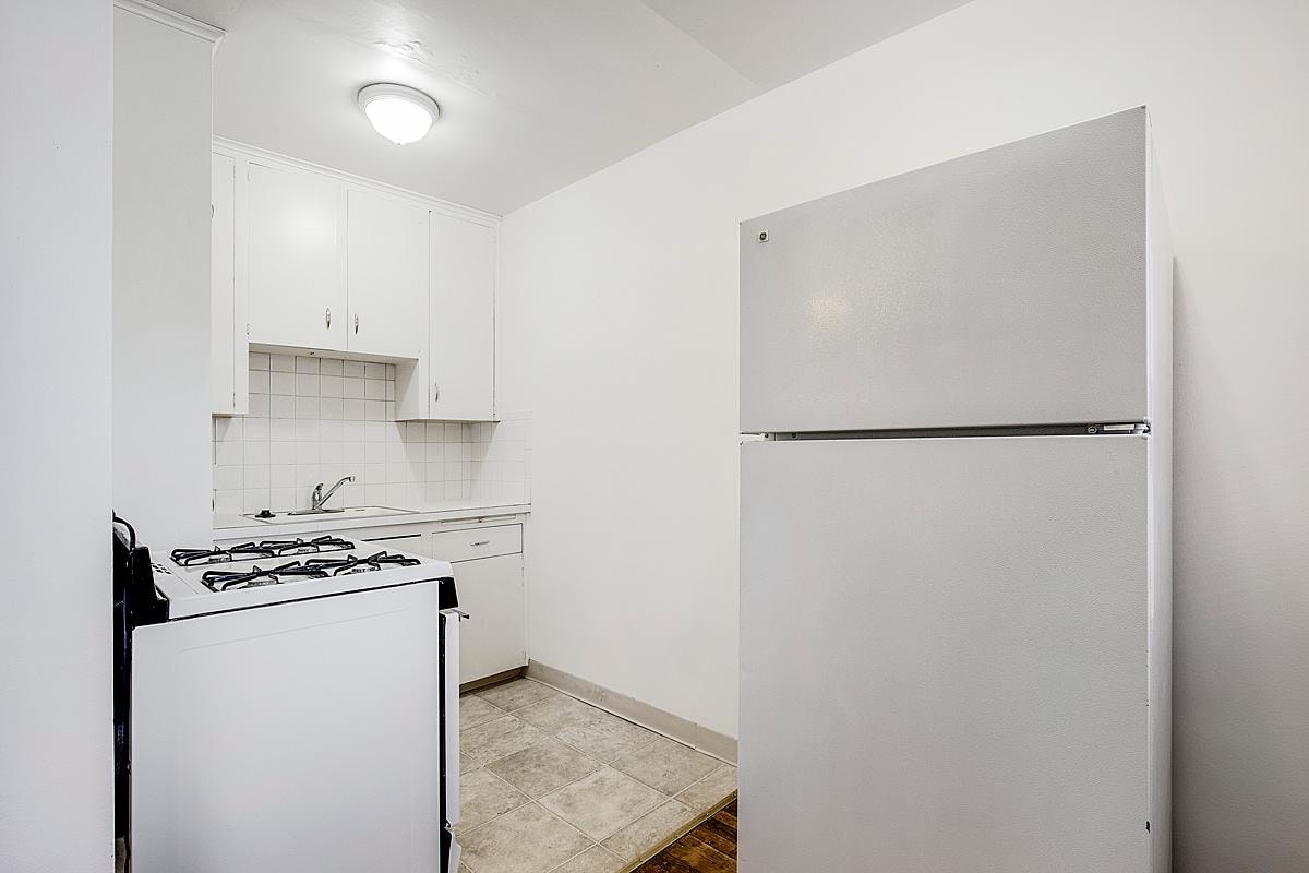 South Josephine Apartments Image 4