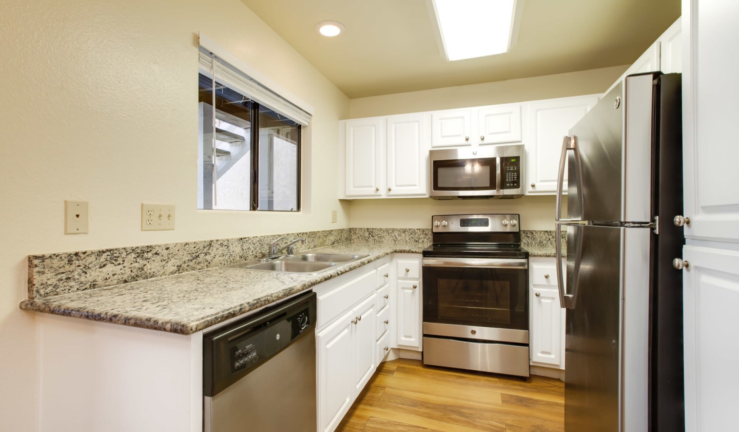 Island Club Apartments Image 27