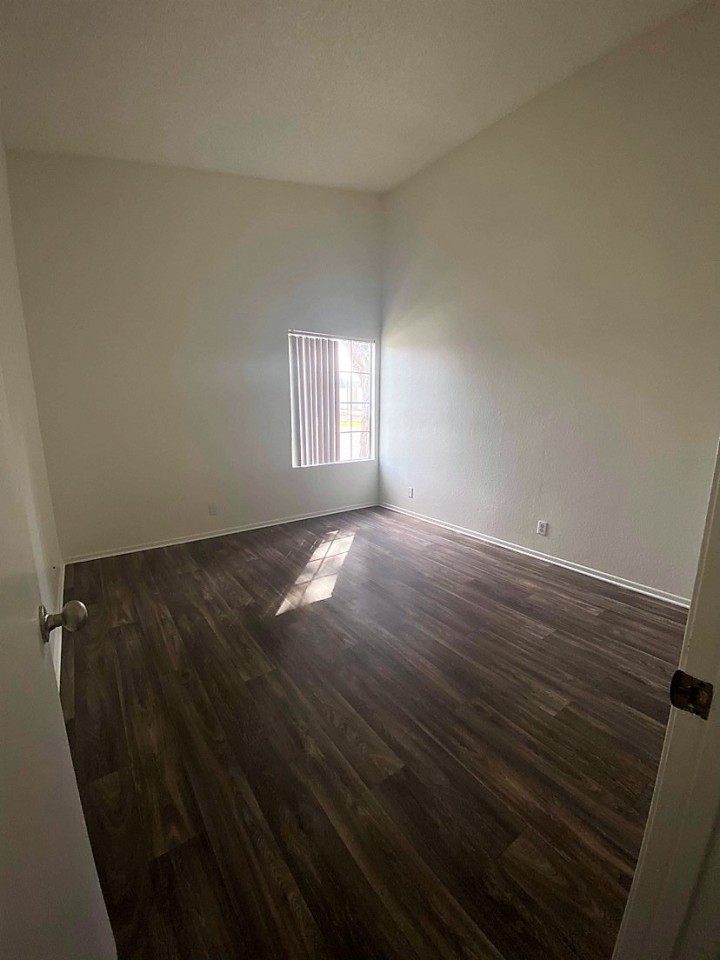 55+ Active Adult Apartment Homes - Sunnyside Senior Apartments Image 10