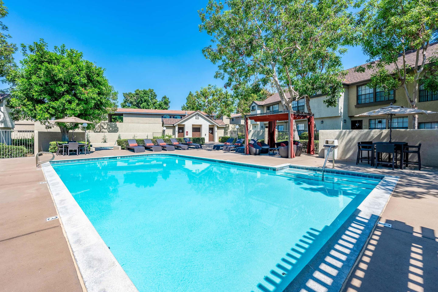Oak Tree Court Image 1