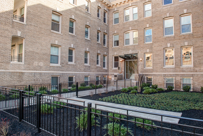 Park Road Courts Image 1