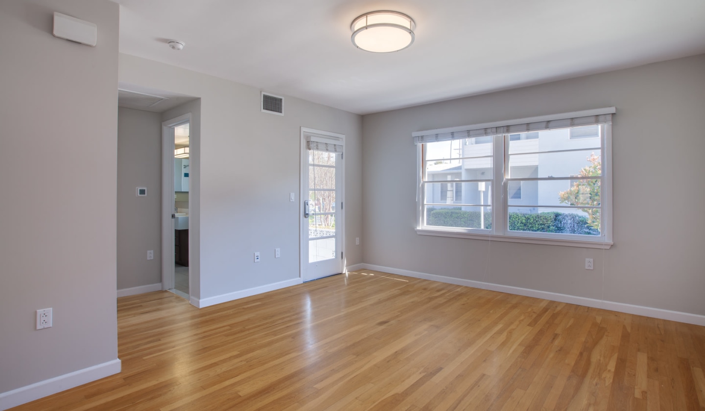 Lincoln Place Apartment Homes Image 9