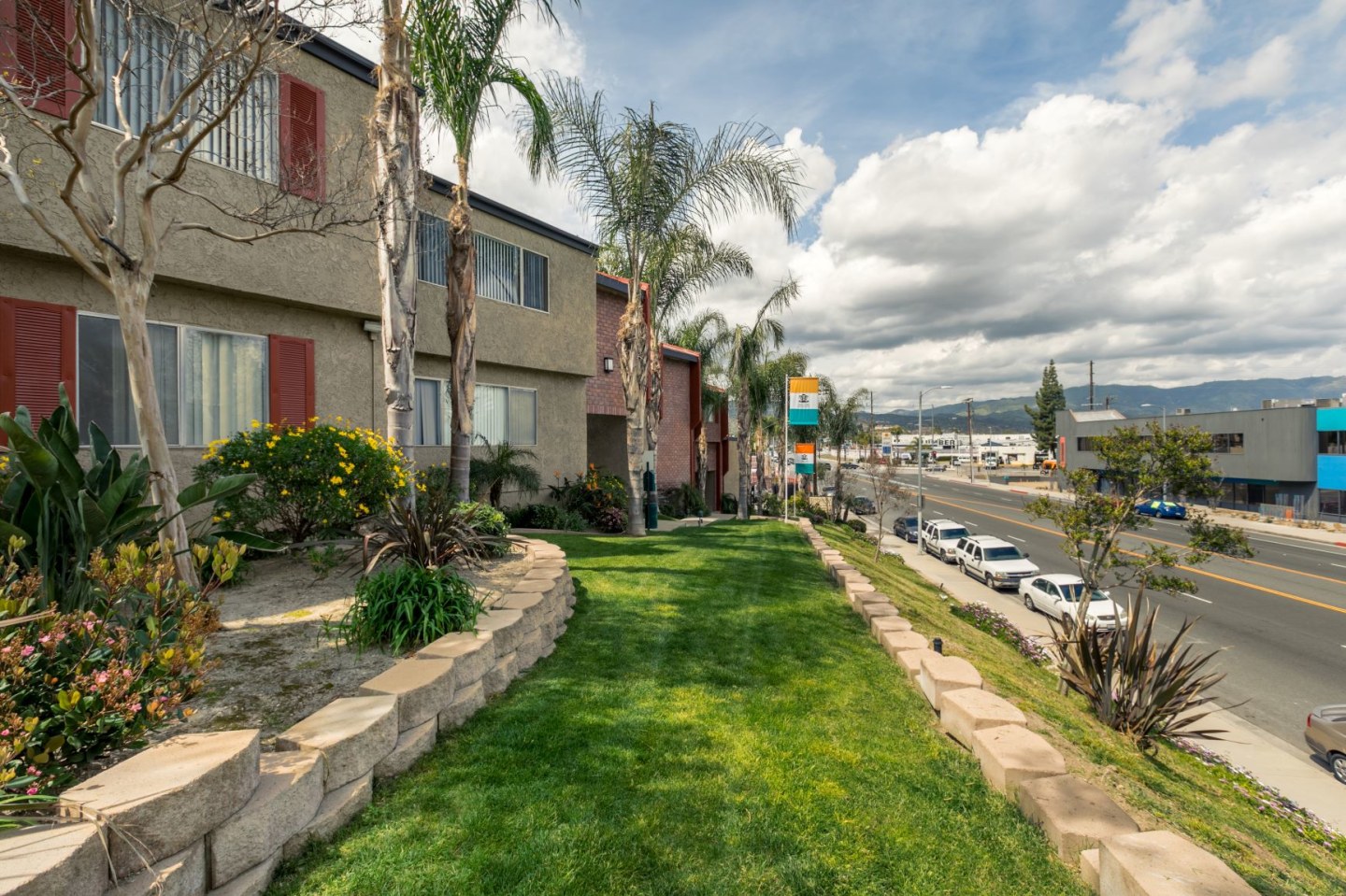 Topanga Canyon Apartments Image 40