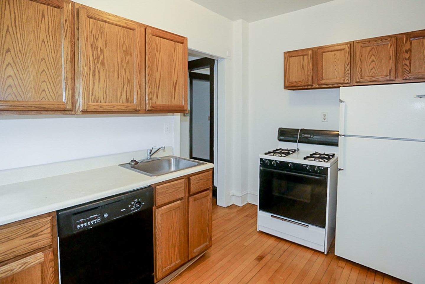 3501 North Greenview Apt. Image 5