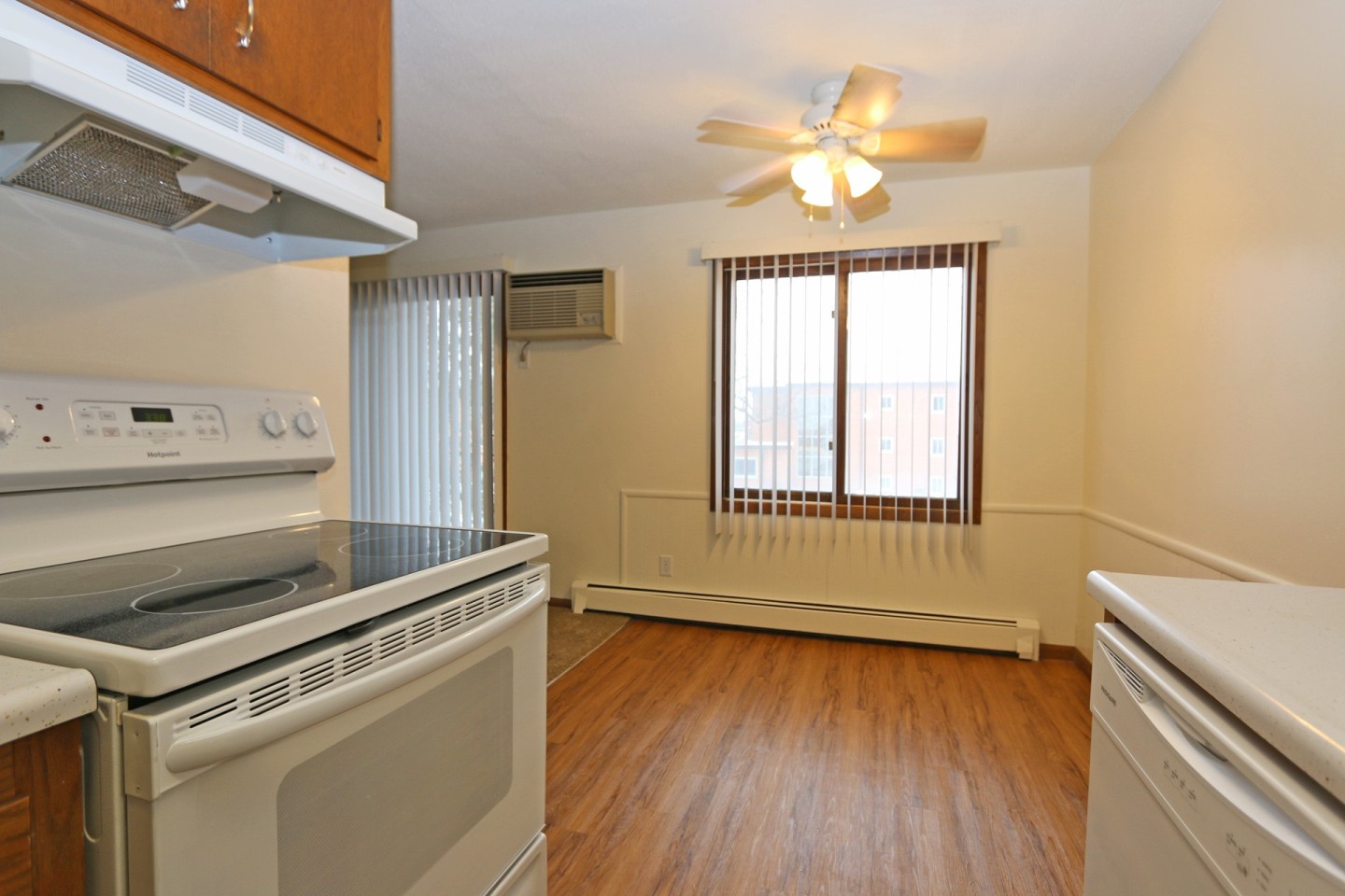 Apache Manor Apartments Image 16
