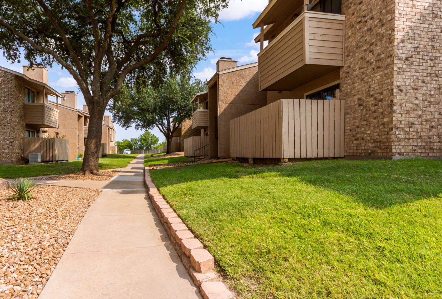 Living Oaks Image 8