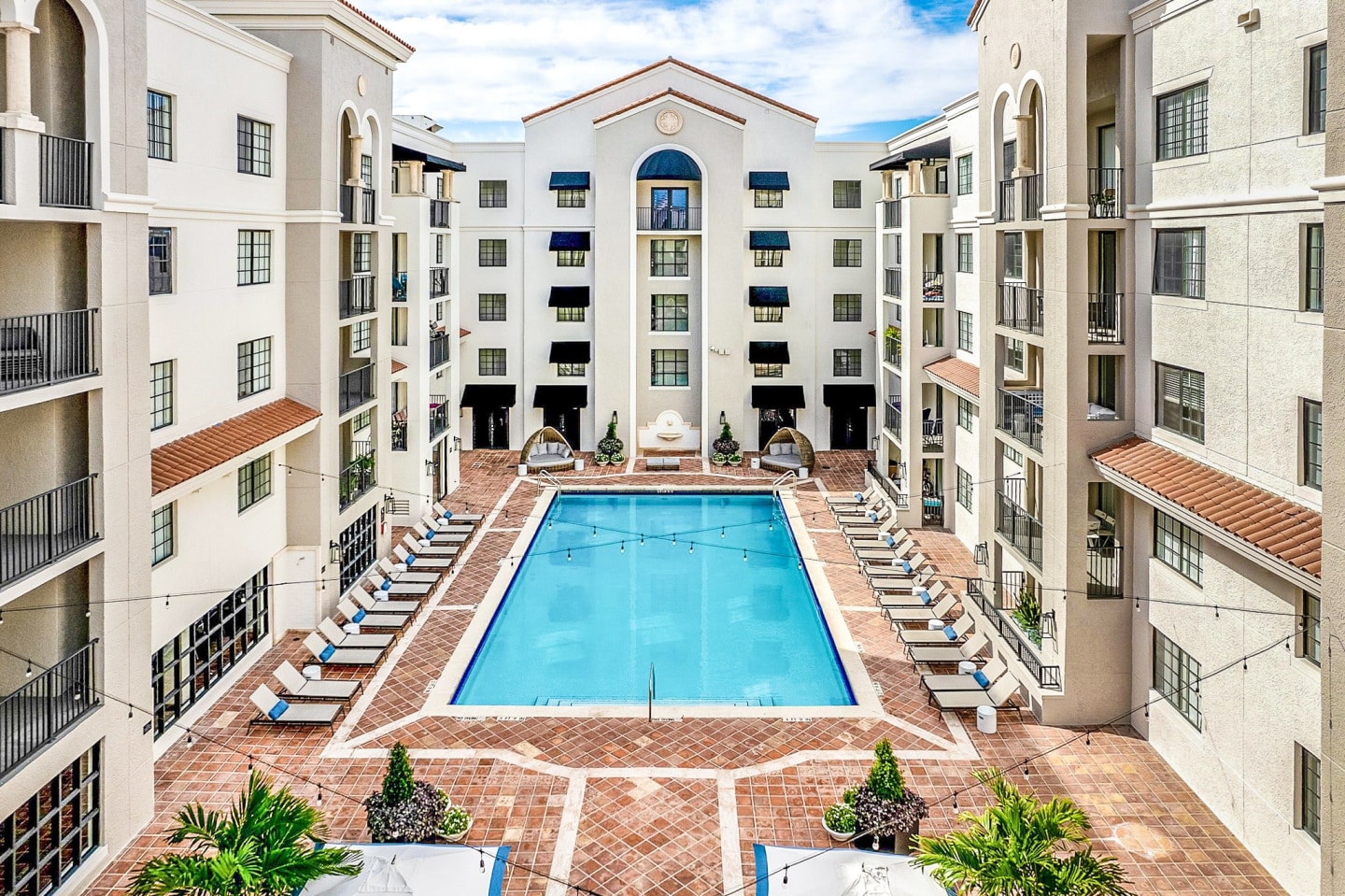 Gables Grand Plaza Apartments Image 2