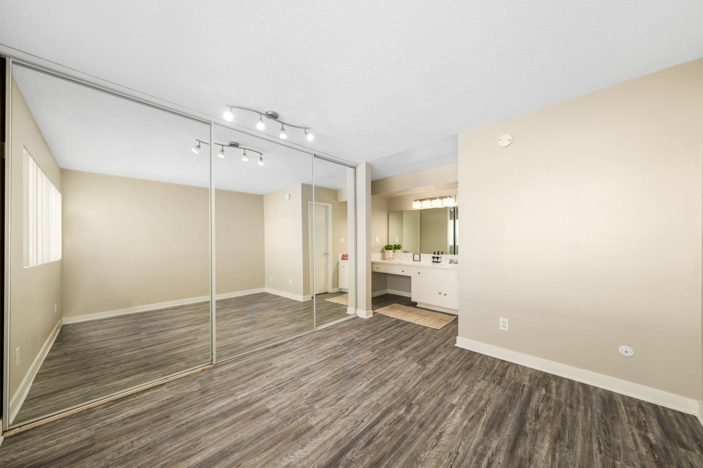Summerview Beach Resort Luxury Apartments Image 8