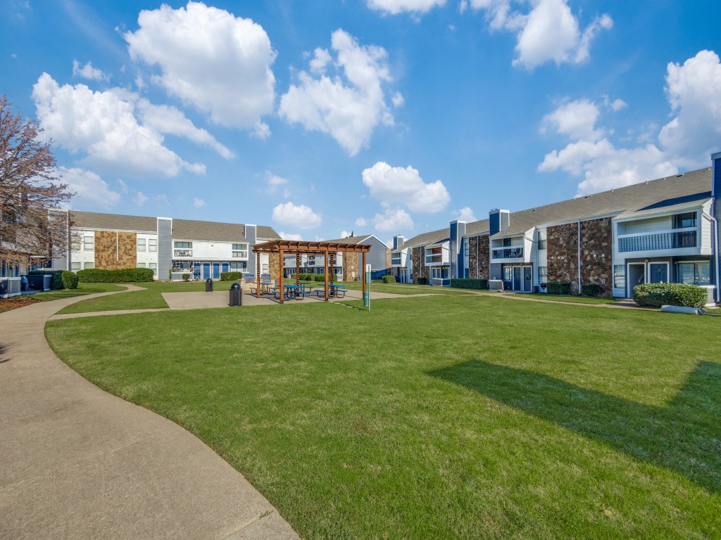 16Ten East Image 7