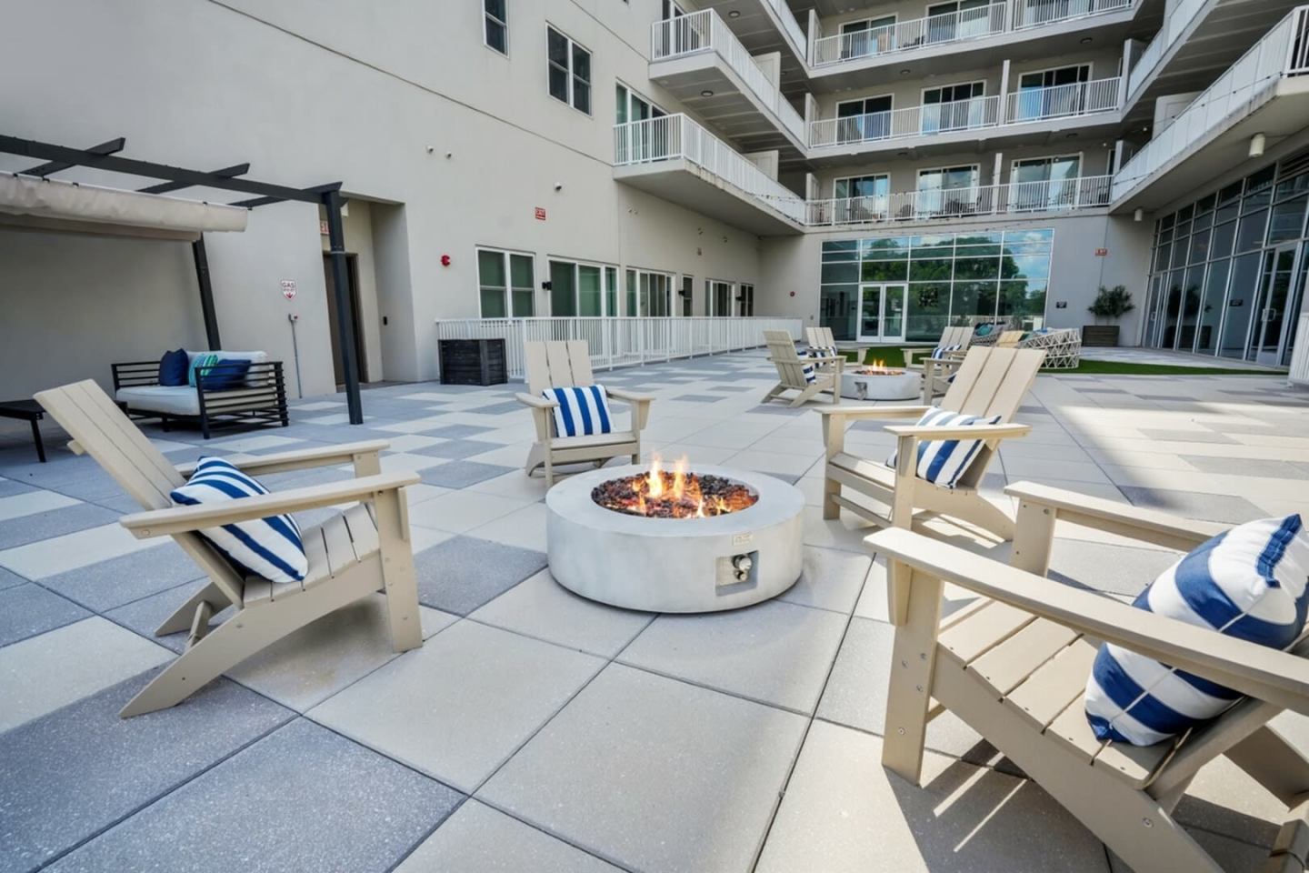 555 Boulevard Image 53