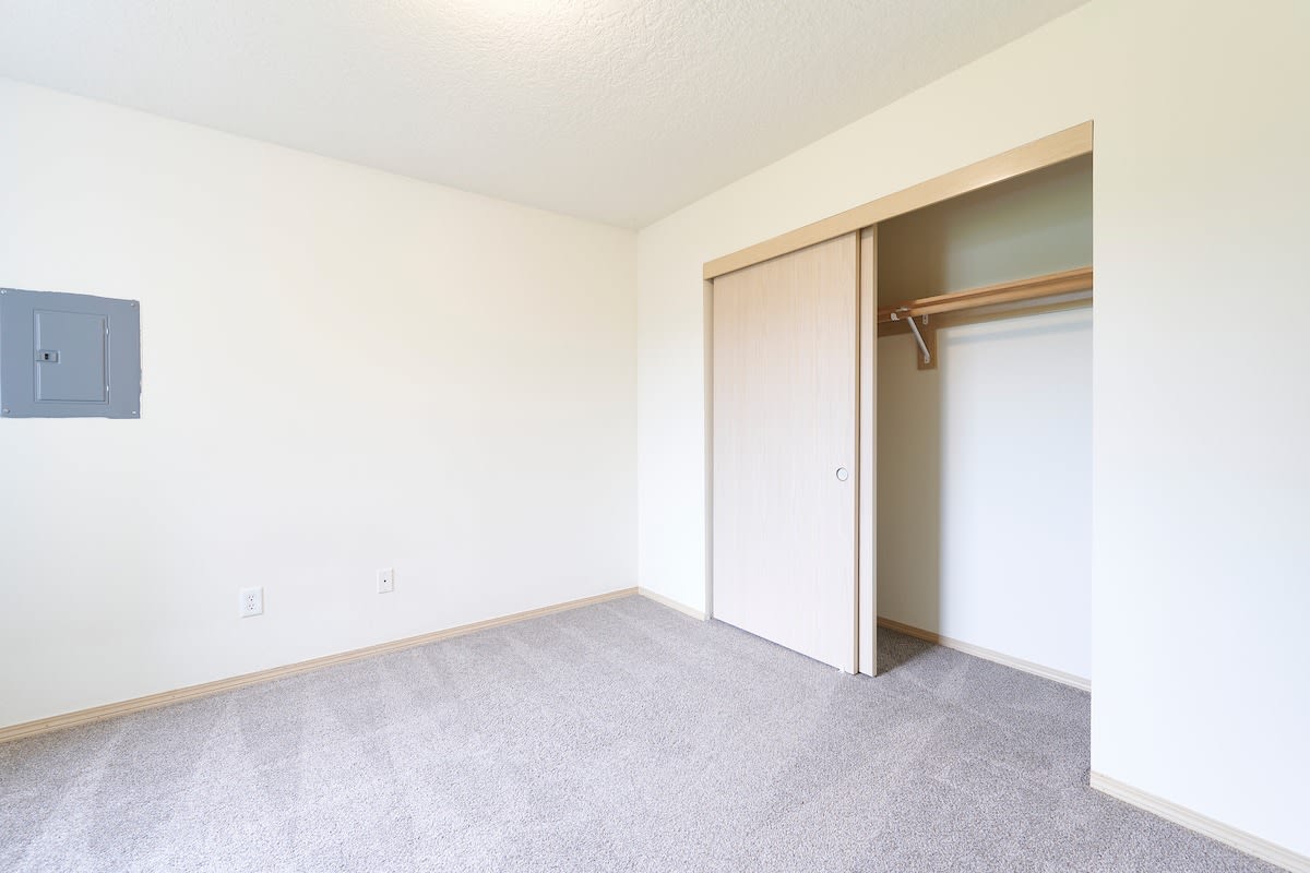 Devonwood and First Place Apartments Image 13