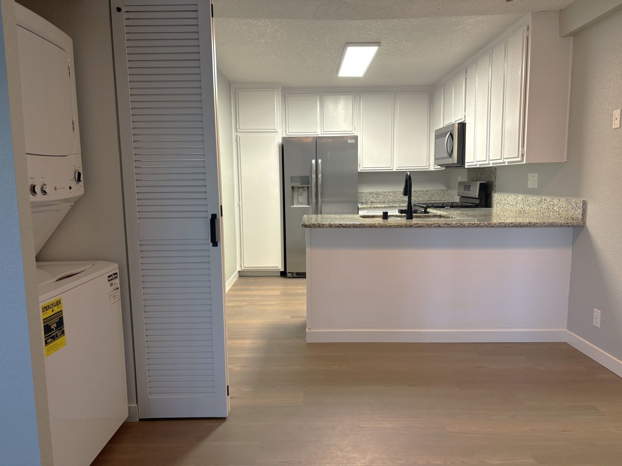 Beachpoint Apartments Image 18