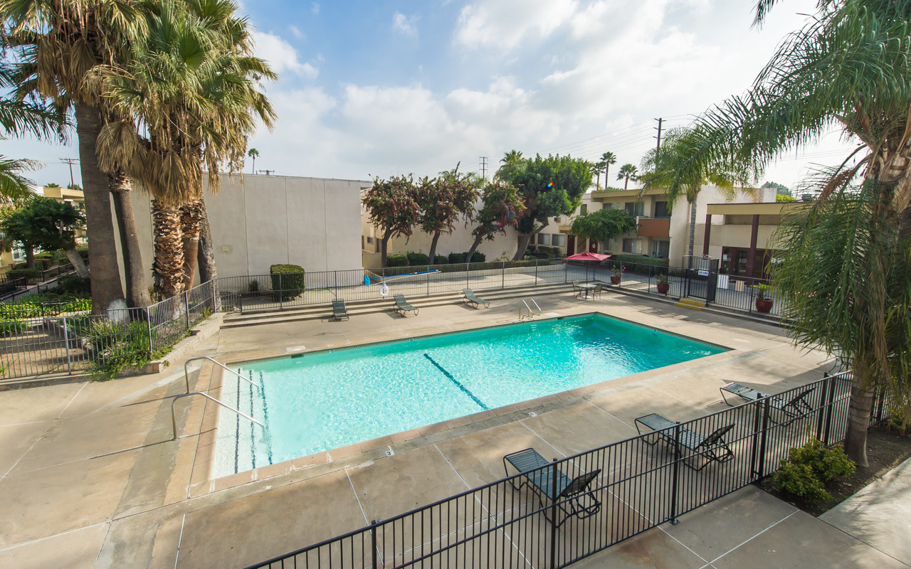 Las Palmas Apartments Image 4
