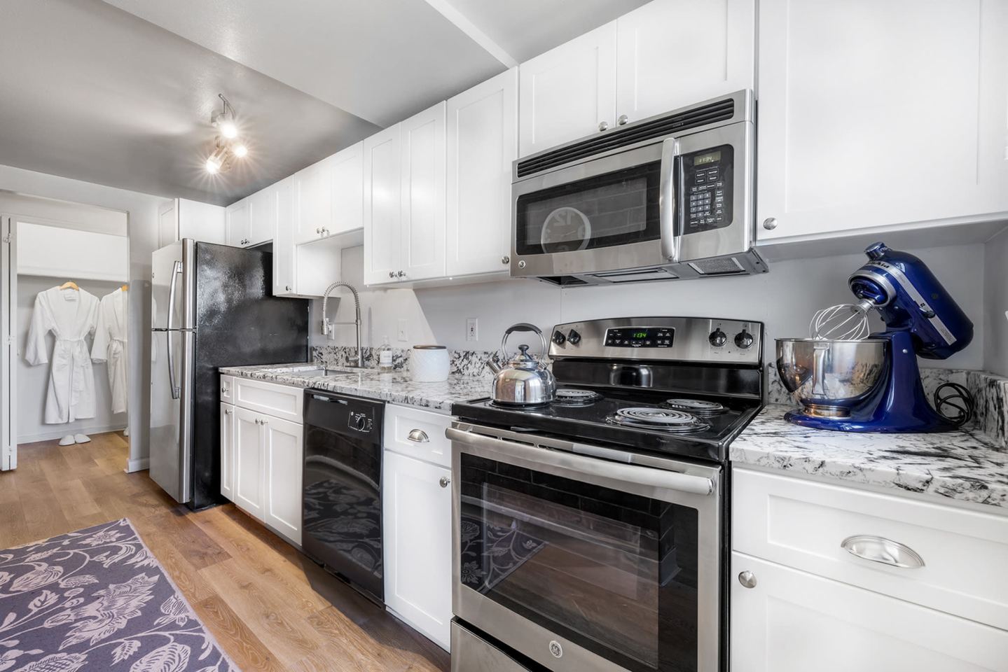 Concierge Rocky Hill Apartments Image 6
