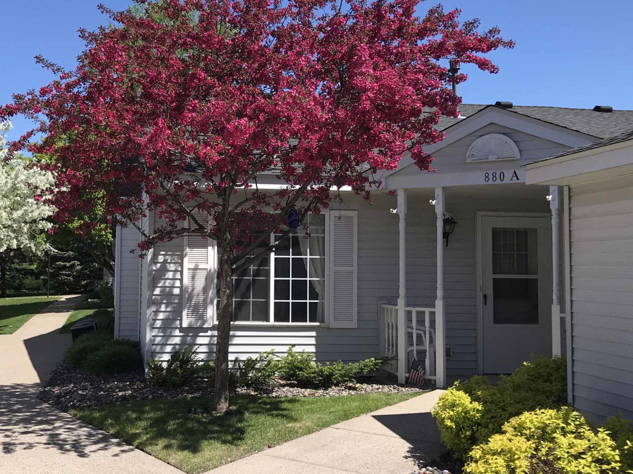 Cottages of Vadnais Heights - Senior Housing Image 3
