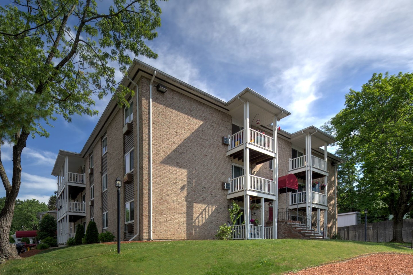 Town and Country Image 16