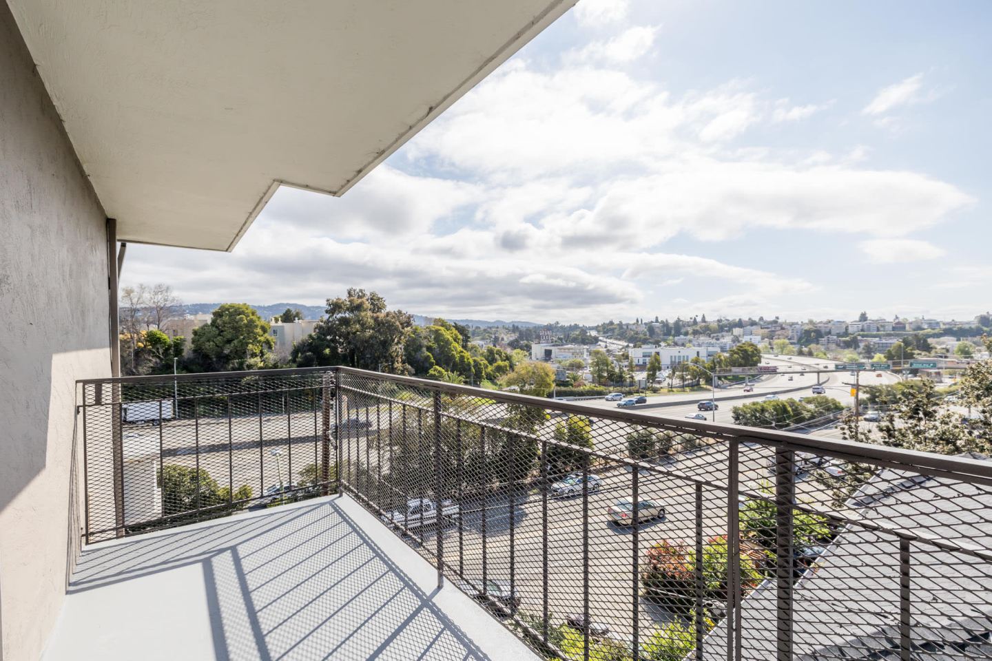 345 MacArthur Apartments Image 8