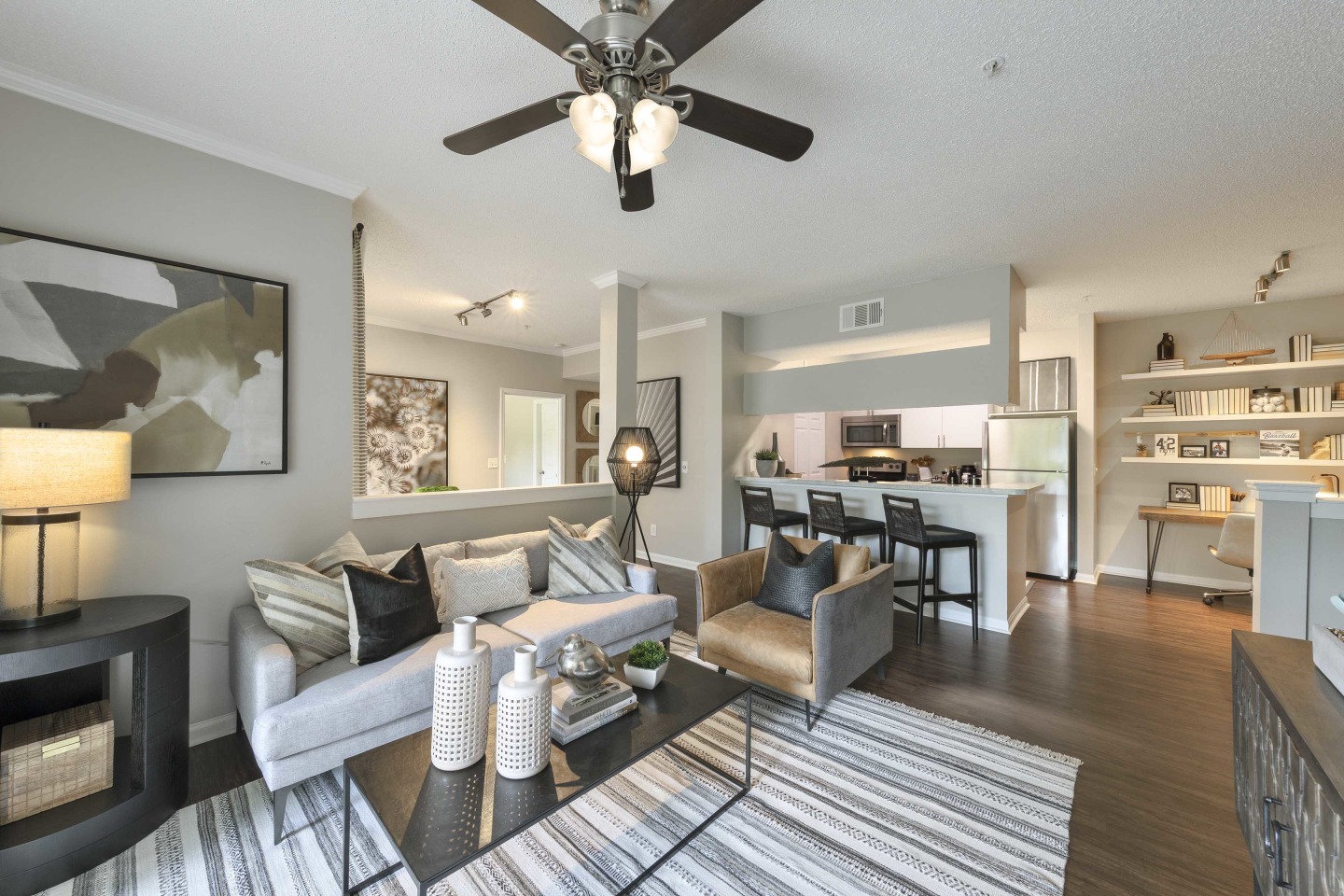 Lake's Edge Apartments Image 11