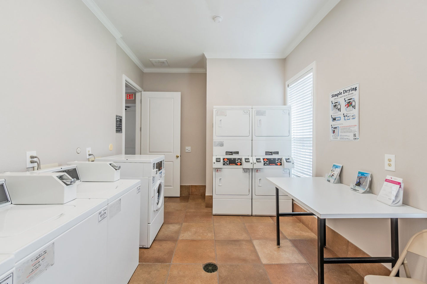 Lakeside Pointe Apartments & Townhomes Image 8