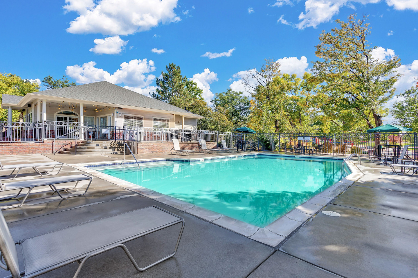 The Flats at Creekside Park Image 16