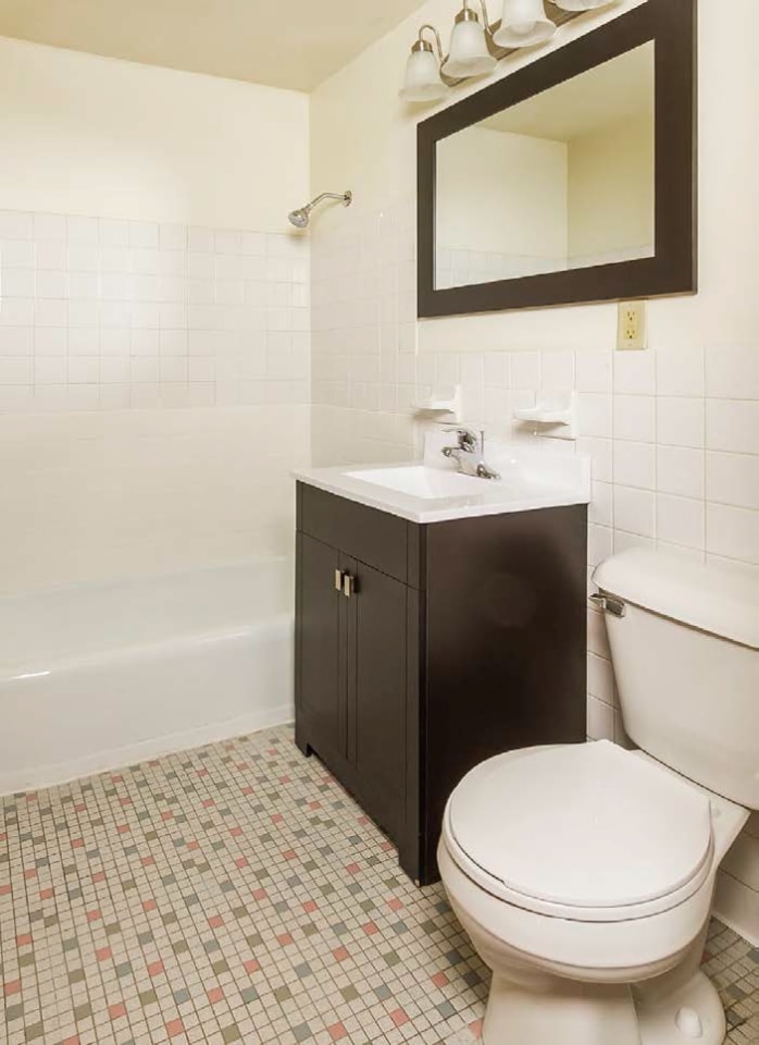 Cobblestone Court Apartments Image 8