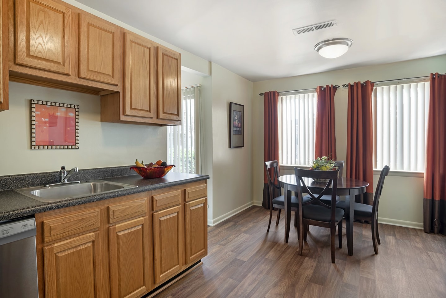 The Apartments at Elmwood Terrace Image 11