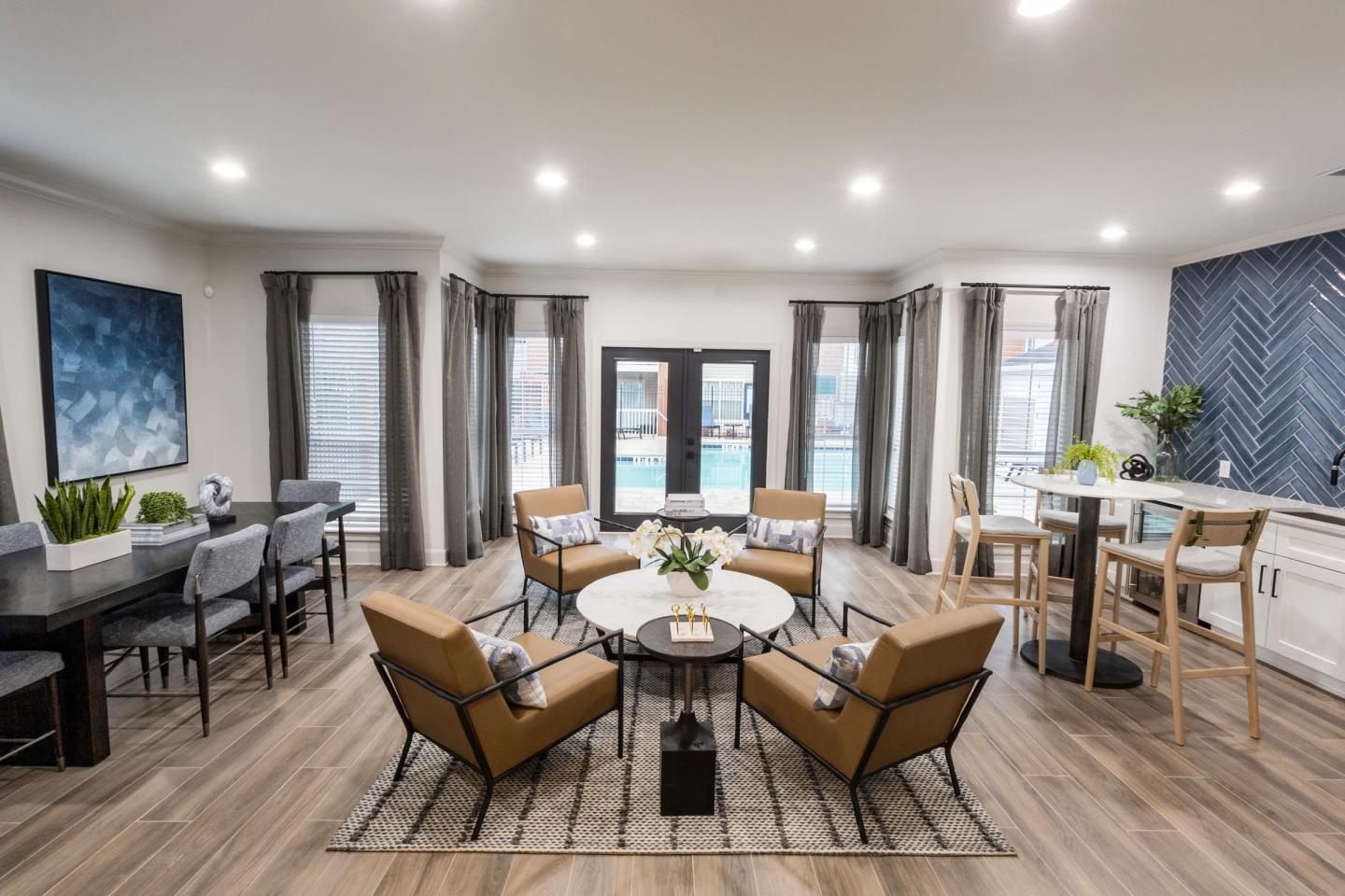 Avery Glen Luxury Apartments Image 1