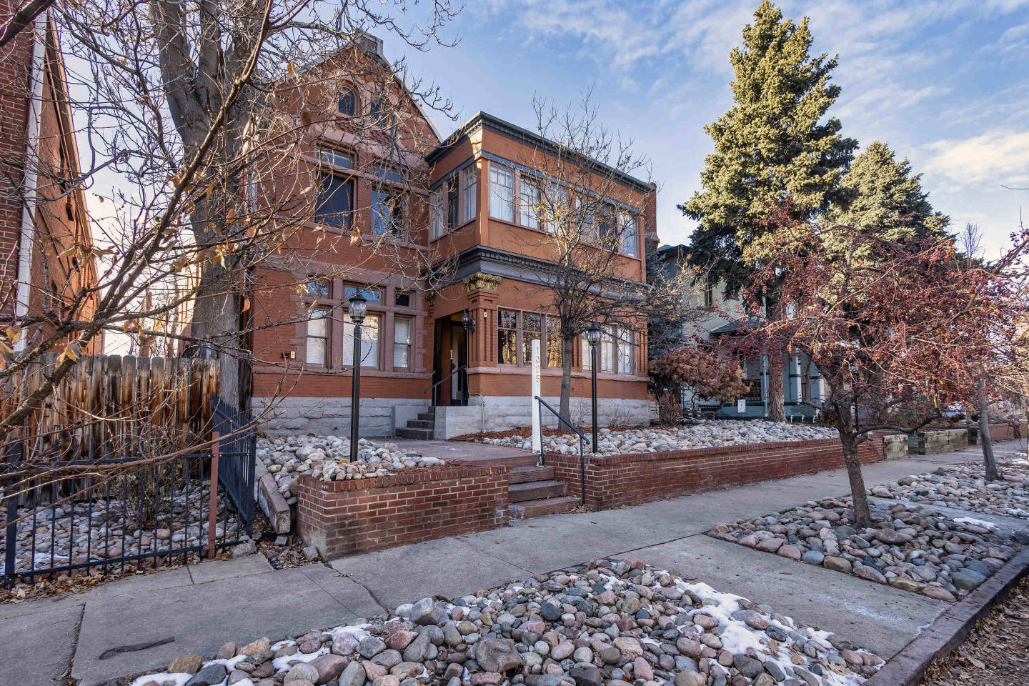 1325 Corona Image 8