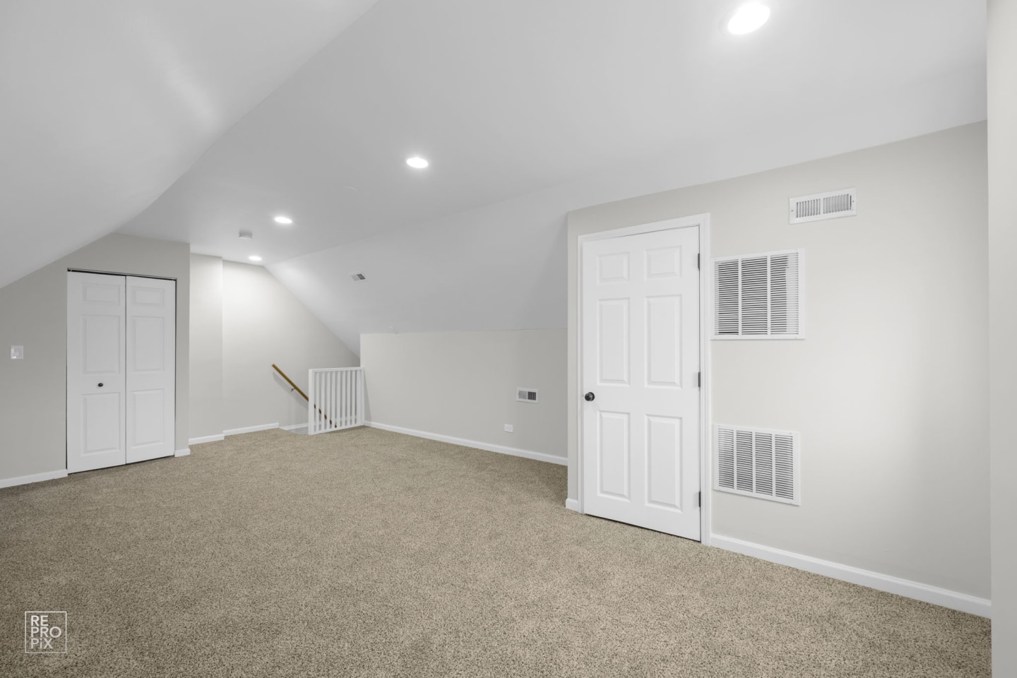 2542 S Trumbull Image 20