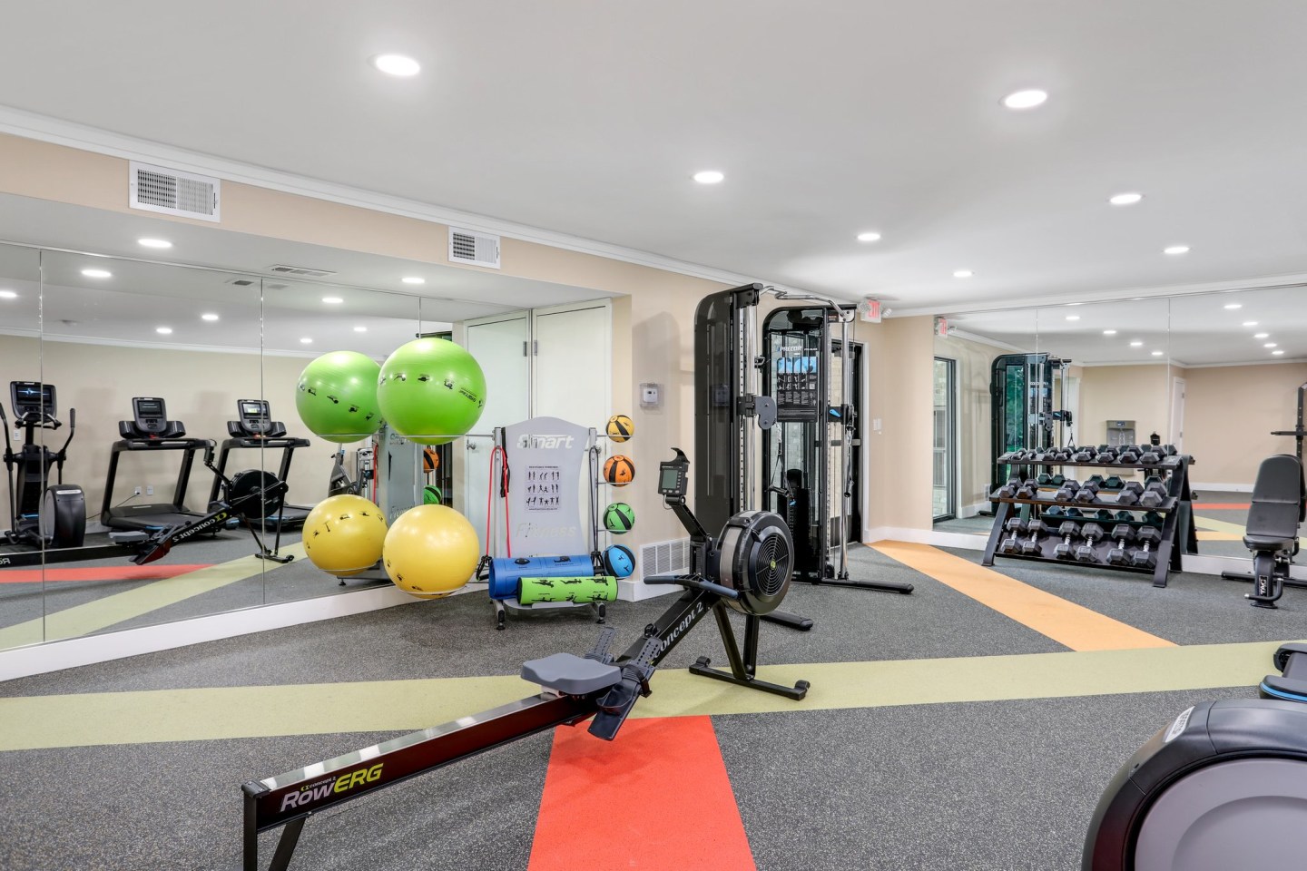 Farmington Oaks Image 33