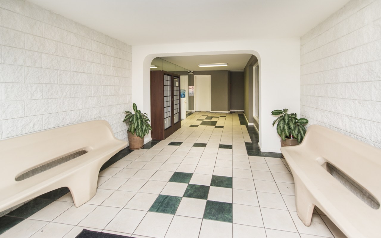 Encino Crest Apartments Image 8