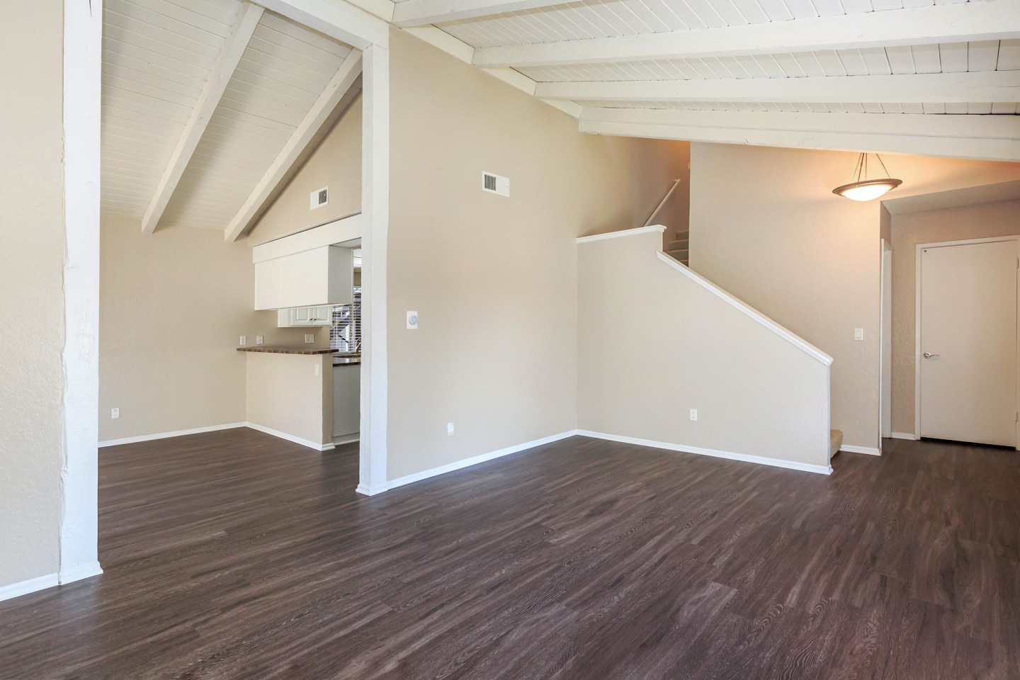 Carlyle Square Apartment Homes Image 43