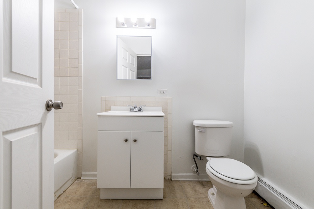 5556 W Jackson Image 4