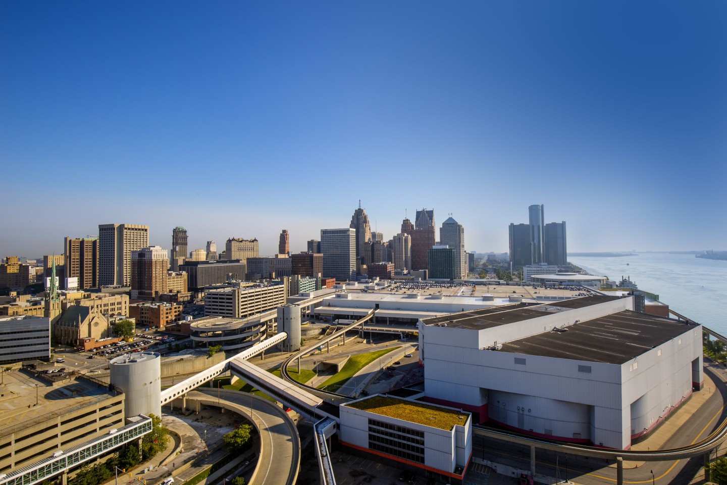 Riverfront Towers Image 18