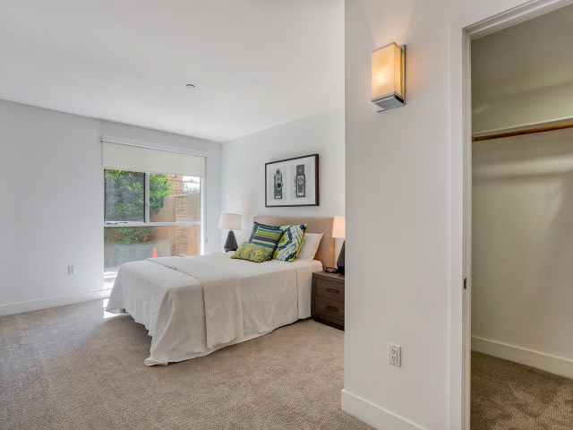 1800 Whitley Image 24