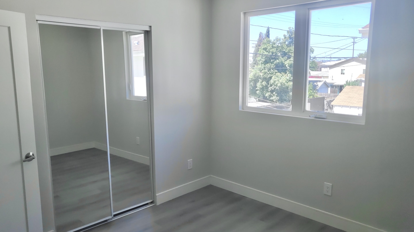 1344 W 37th Place - Co-Living Image 8