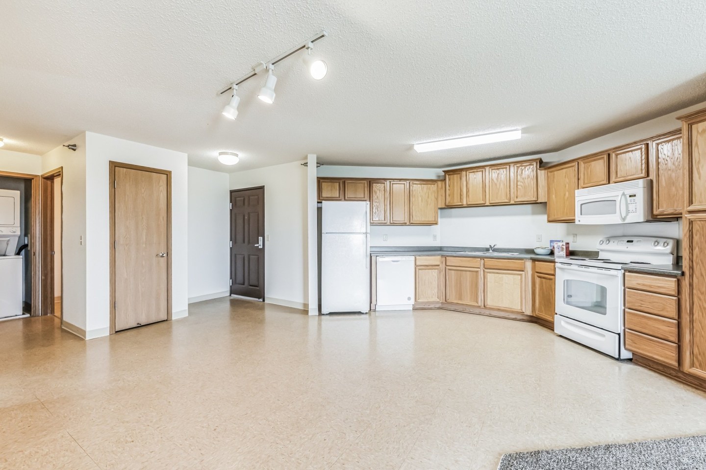 Lakewood Apartments Image 4