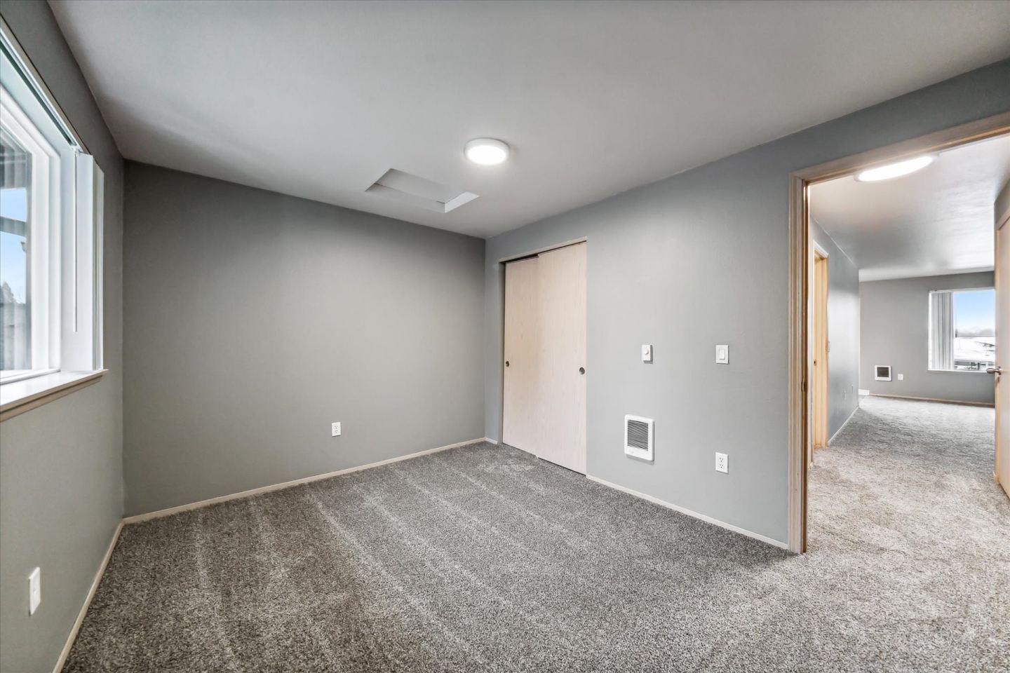Oak Park Village Apartments Image 13
