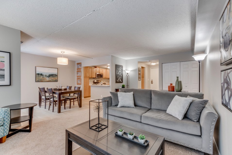 York Plaza Apartments Image 3