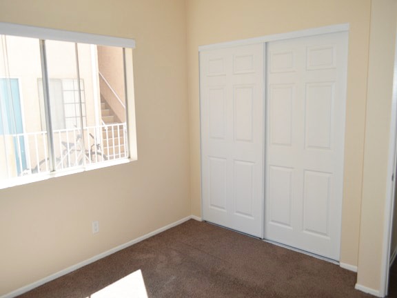 Warner Courtyard Apartments Image 20